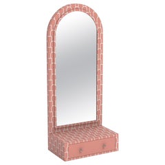 Espejo de pie rosa musgo con cajón