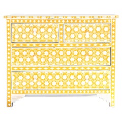 Commodes à quatre tiroirs en nid d'abeille Anglo Indian Yellow