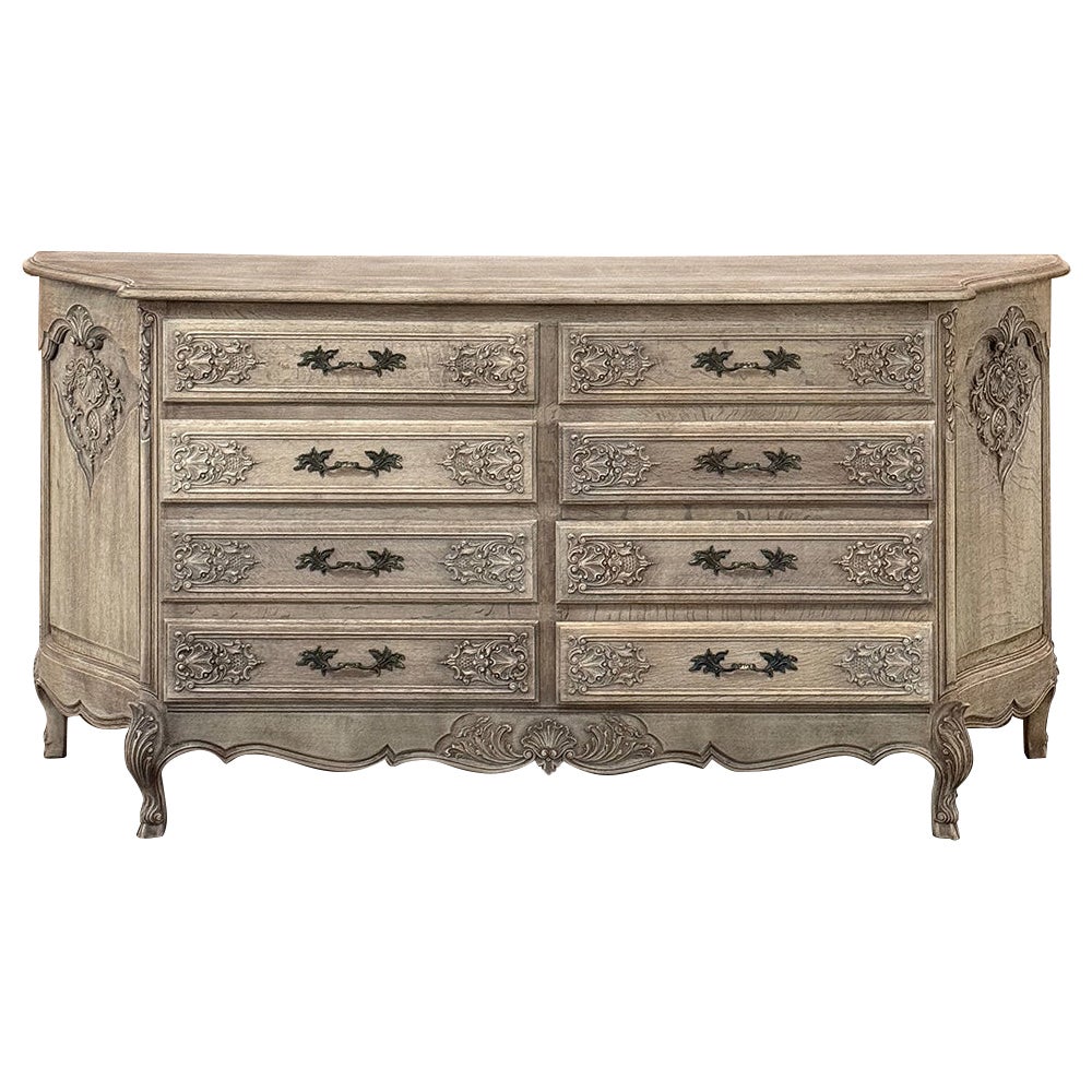 Grande commode serpentine française ancienne Louis XIV en chêne rayé