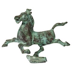 Figurine chinoise vintage en bronze Cheval sur hirondelle volante