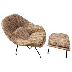 Fauteuil et pouf rembourrés Eero Saarinen pour Knoll Womb