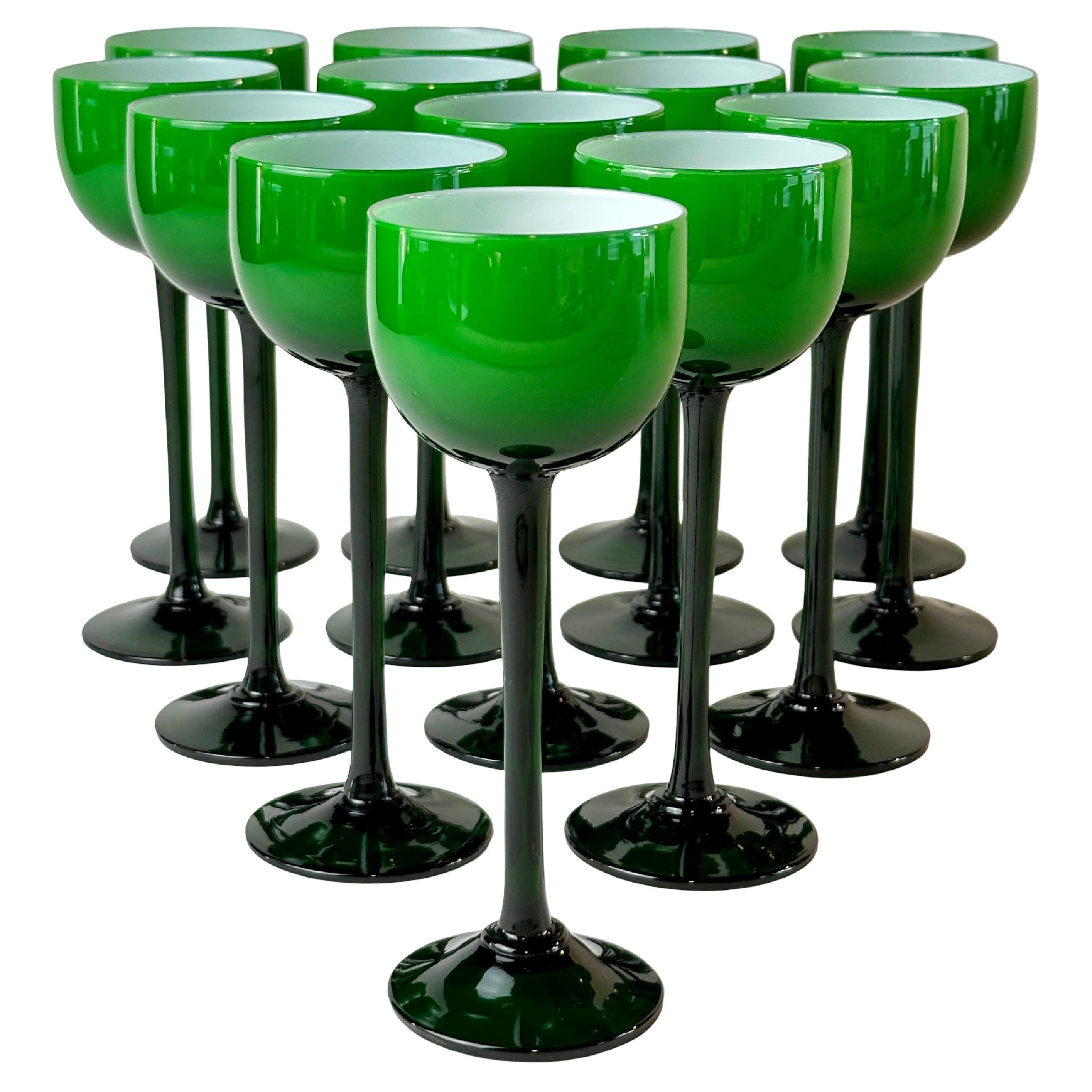 Juego de 14 copas de cóctel o de licor Carlo Moretti, color verde esmeralda