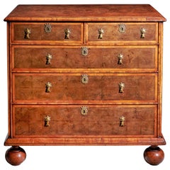 17th Century William and Mary Blond Olive Oyster Chest of drawers, Circa 1690.