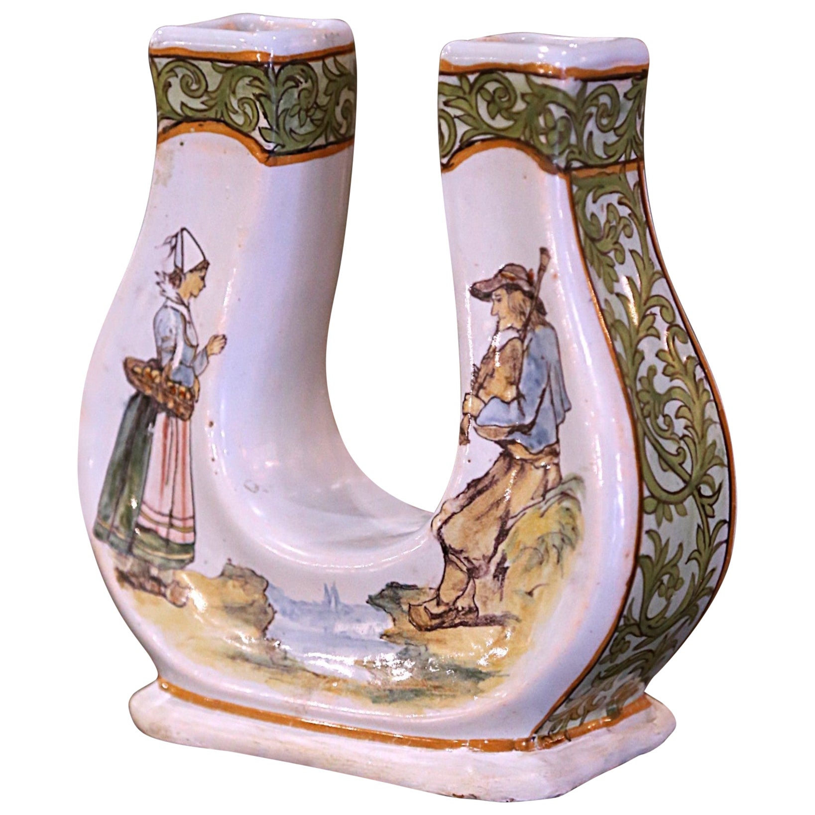 Jarrón "Herradura" de Porquier Beau Quimper pintado en loza francesa del siglo XIX