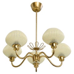 Lampadario di design svedese, ottone, vetro, Svezia, anni '1950