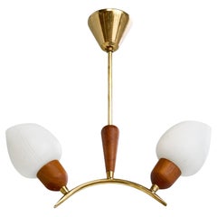 Schwedischer Designer, Kronleuchter, Messing, Teakholz, Glas, Schweden, 1950er Jahre