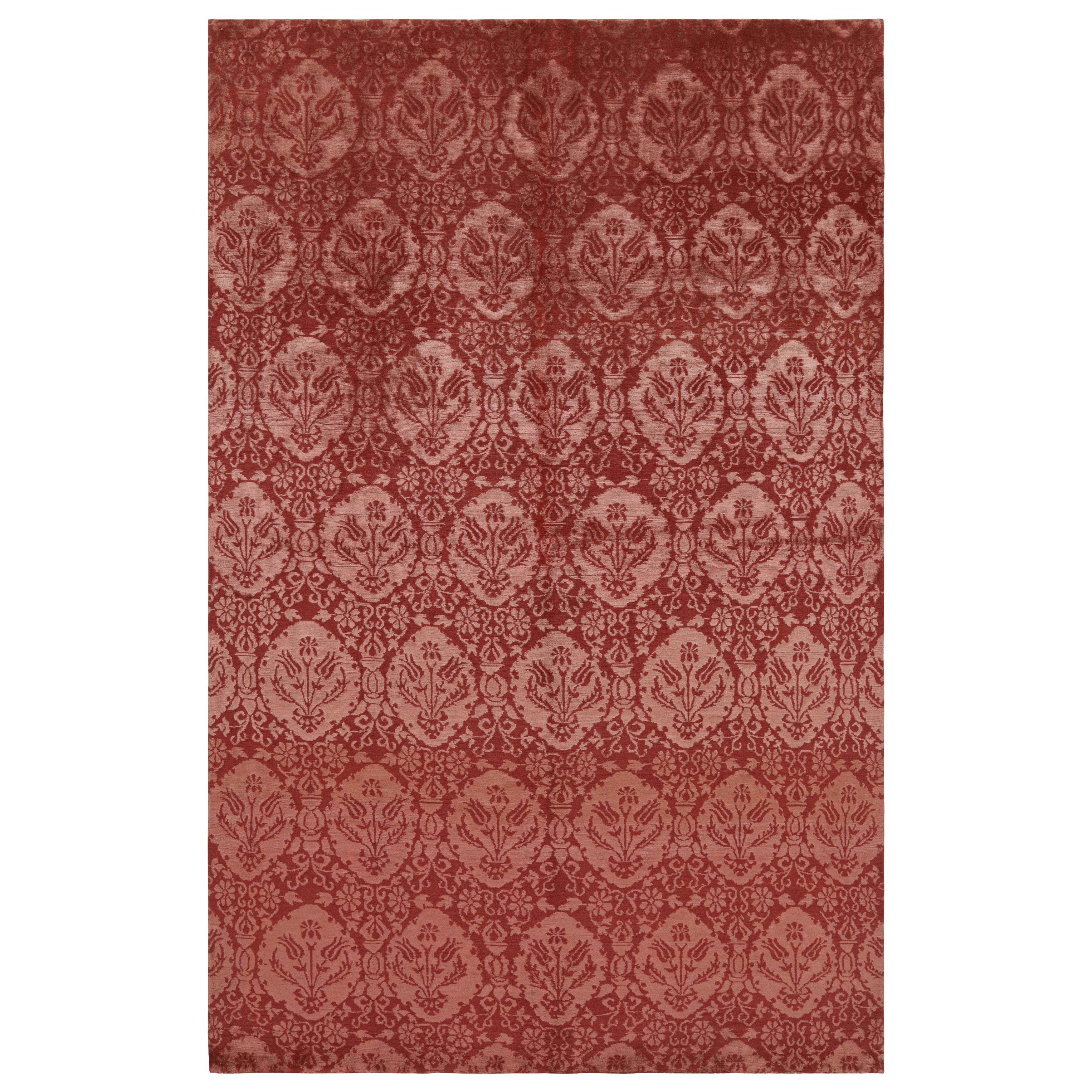 Rug & Kilim è un tappeto europeo rosso e rosa con motivi floreali "Medici".