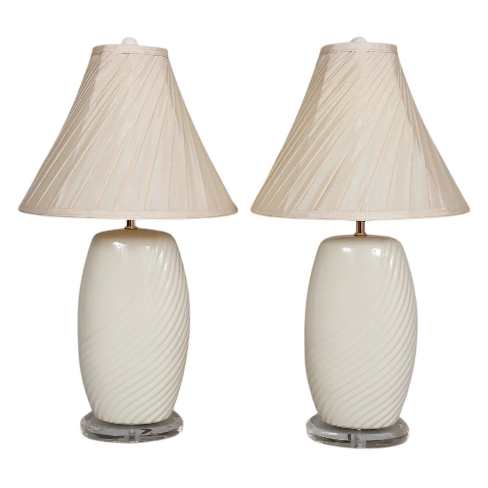 Paire de lampes de table en céramique et lucite des années 1960