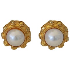 1980s Stunning Pearl Goldplate Earring in the Taste of Coco Chanel