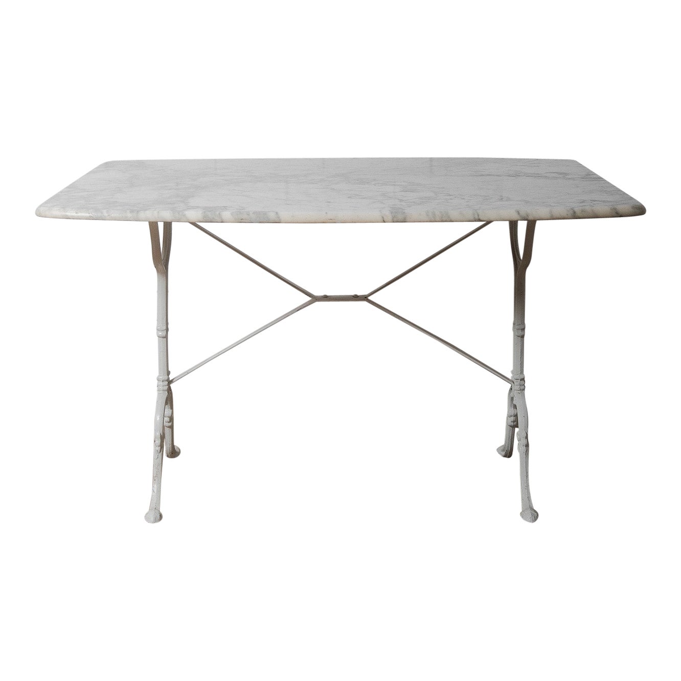 Tavolo da bistrot francese con piano in marmo e base in ghisa