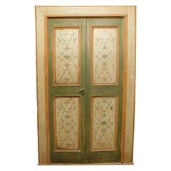 Porte à double feuille laquée, avec panneaux peints de décorations florales, Italie