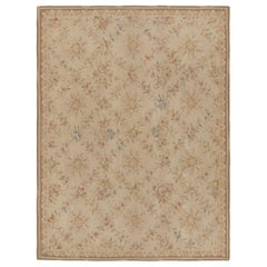 Tapis d'Aubusson beige à motifs floraux colorés de Rug & Kilim