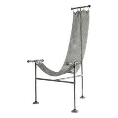 Silla escultórica de cota de malla, acabado de acero niquelado, malla enlazada a mano