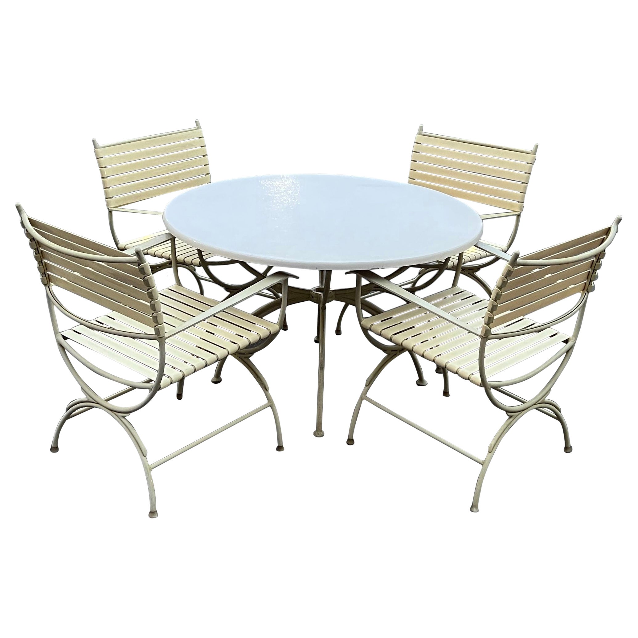 Klassisches Terrassen-Set - 42" Tisch und 4 Stühle im Angebot