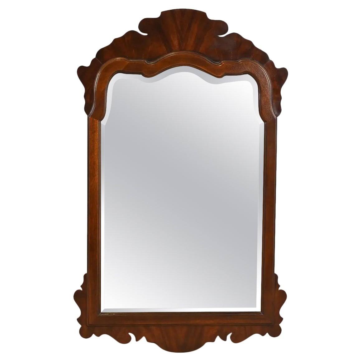 Specchio da parete in mogano intagliato Drexel Heritage Chippendale