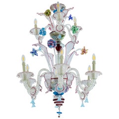 Lustre en verre de Murano des années 1950 avec des accents de rubis et des motifs floraux vibrants