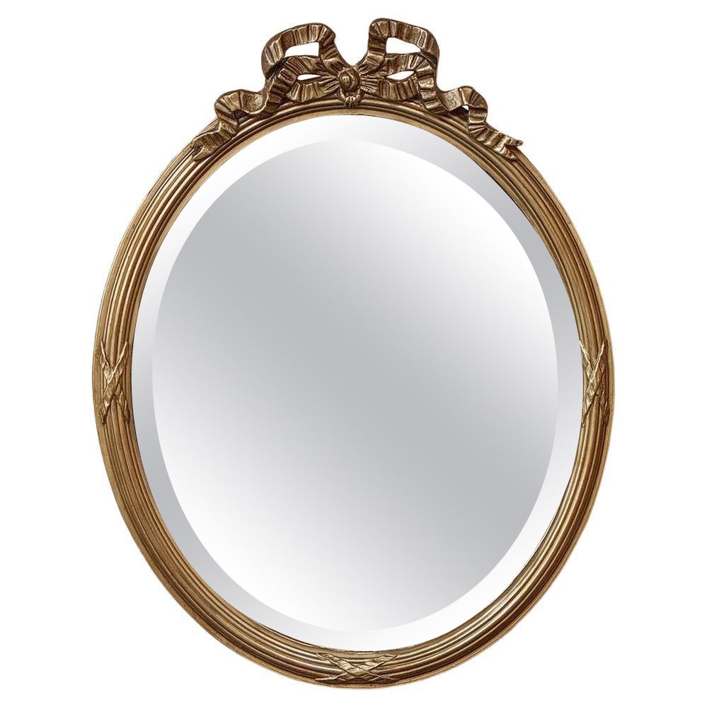 Antique French Louis XVI Specchio da parete ovale in legno dorato