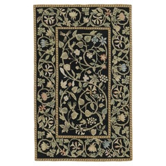 Rug & Kilim's European Tudor Style Rug in Black with Green and Beige Florals (tapis européen de style Tudor en noir avec des fleurs vertes et beiges)