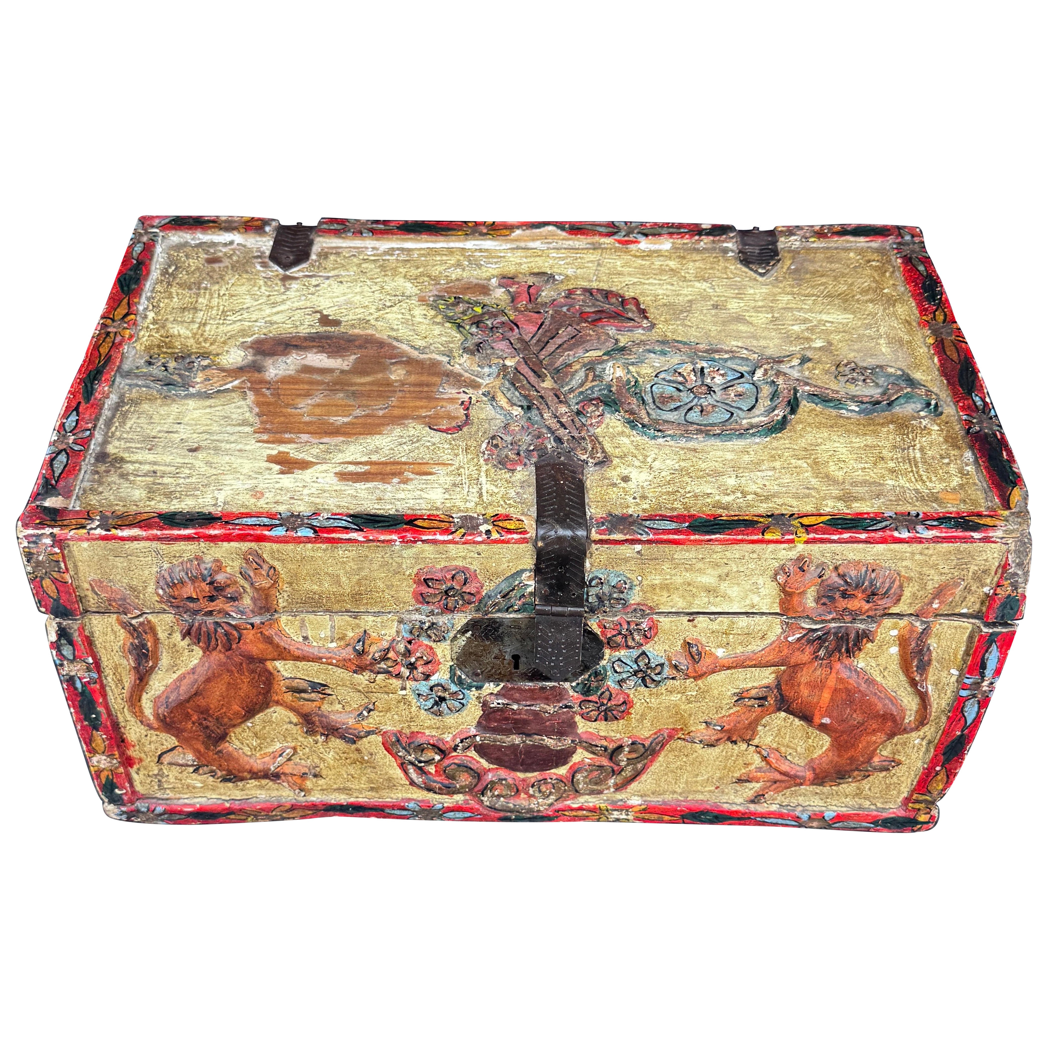 Gran Caja Antigua de Coleccionismo Tallada y Pintada con Leones