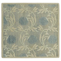 Rug & Kilim's Block Print Custom Rug Sample with Ice Blue Floral Patterns (échantillon de tapis personnalisé avec motifs floraux bleu glacier)