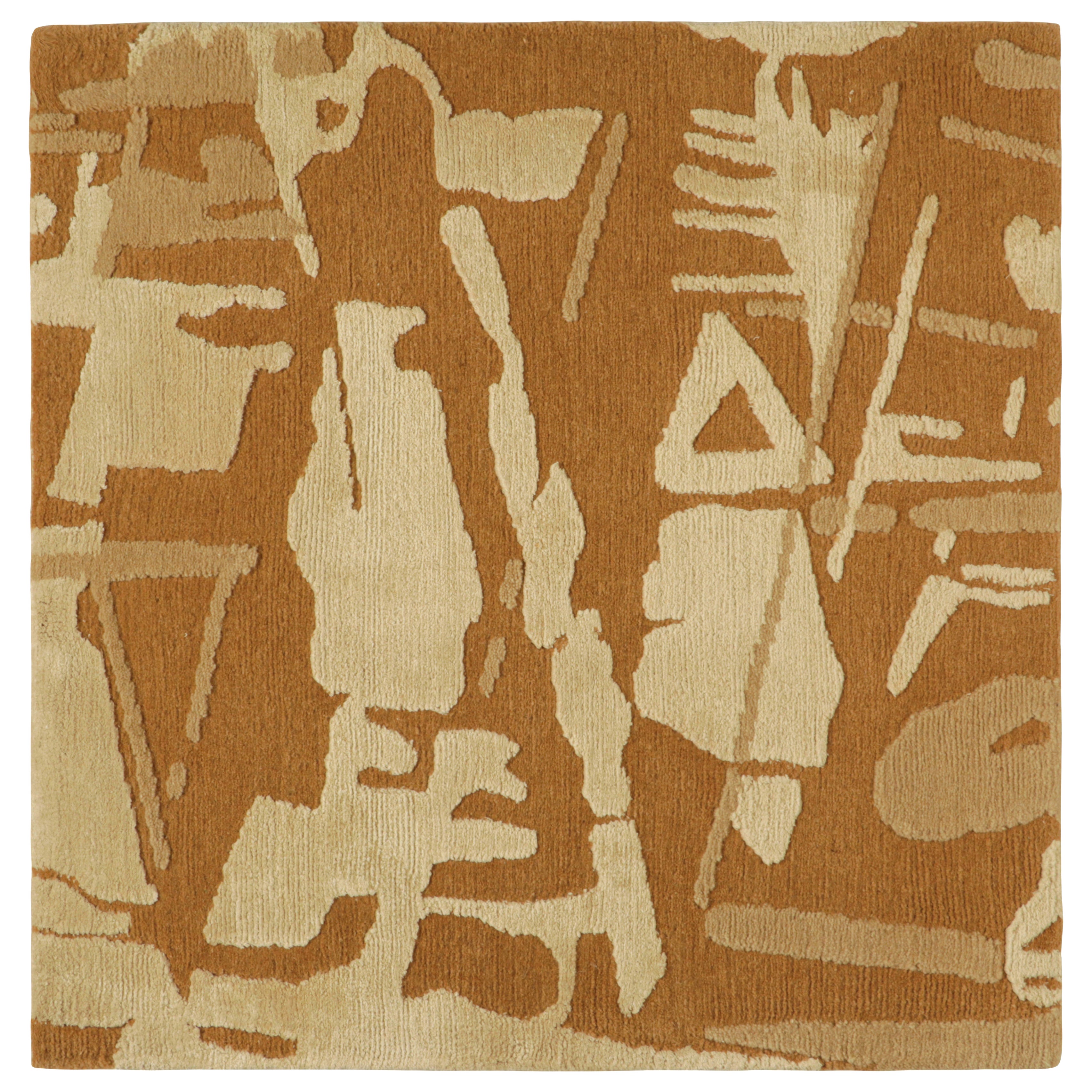 Modernity Abstract Custom Rug's Rug & Kilim's Sample in Gold and Cream Tones (échantillon de tapis personnalisé moderne et abstrait dans les tons or et crème)
