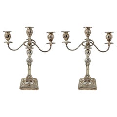 Pareja de candelabros convertibles de plata inglesa Sheffield, circa 1880.