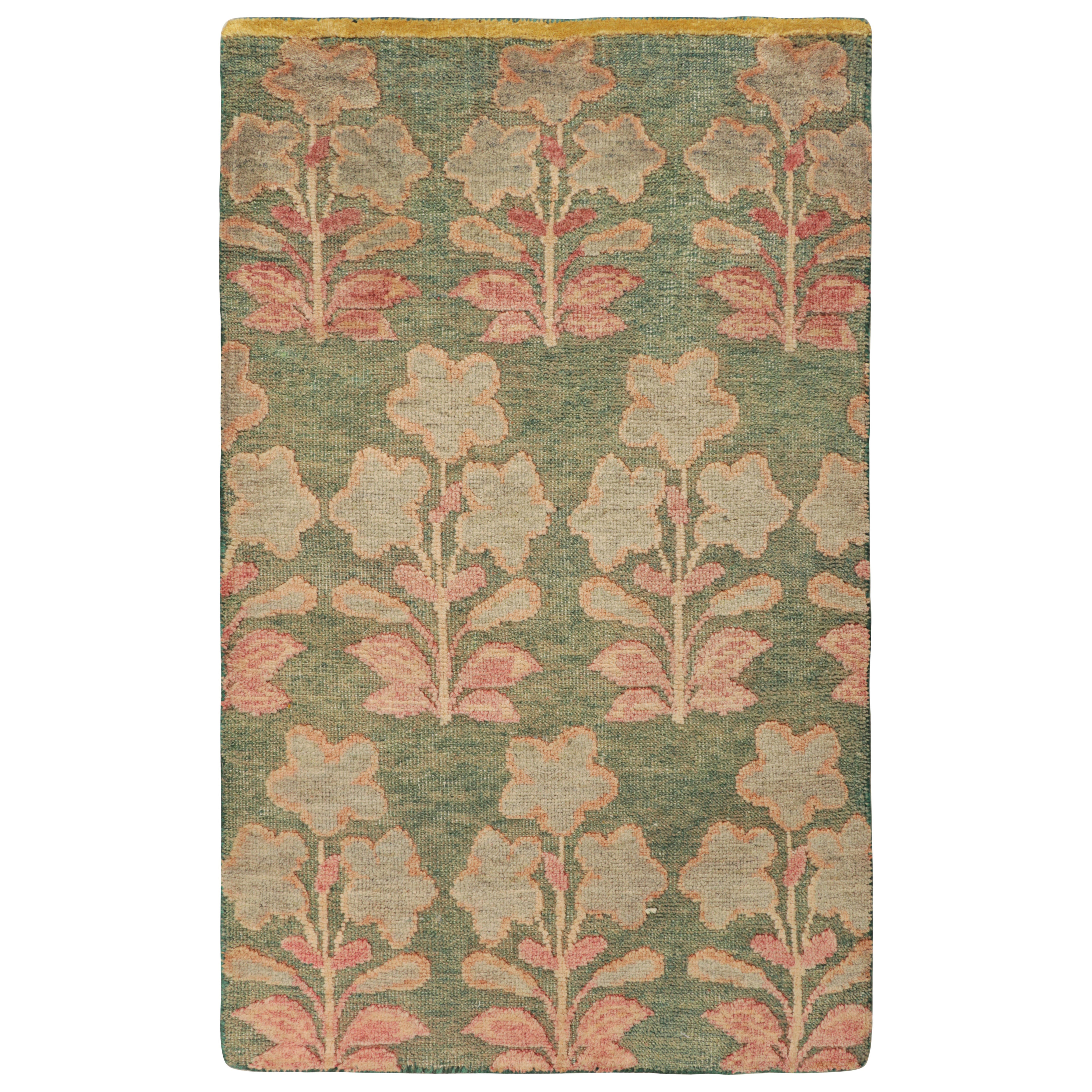 Rug & Kilim's Block Print Custom Rug Sample, Teal Green mit rosa Blumenmustern im Angebot