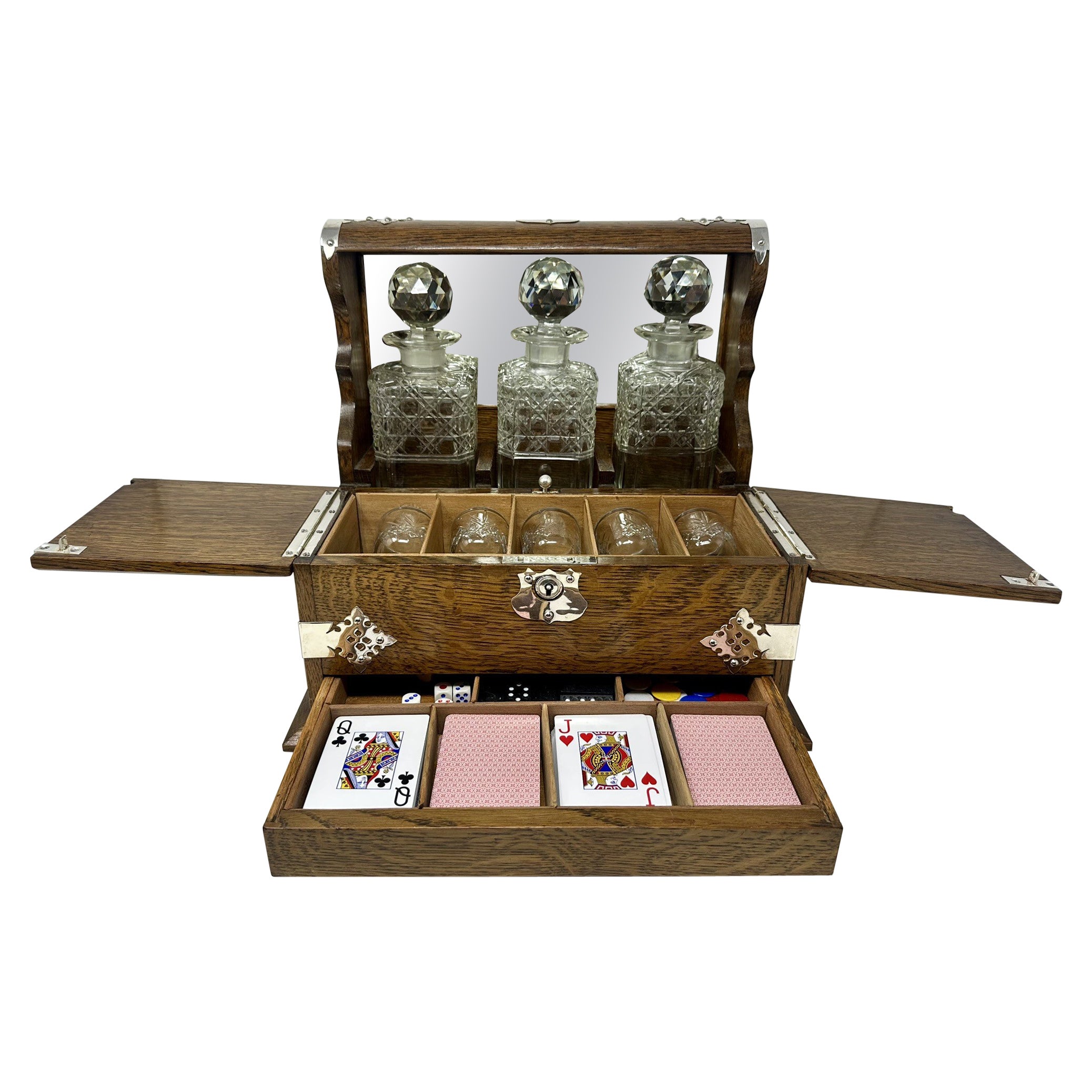 Antigua caja de juegos inglesa montada en chapa de plata de roble y cristal Tantalus Circa 1880