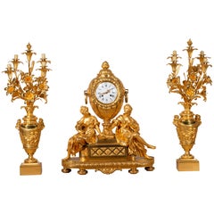 Guarnitura, orologio e due candelabri. Bronzo dorato. H.I.I. e V.Paillard. XIX sec.