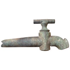 Antiker Faucet aus Messing mit natürlicher Patina und besonderer Nozzle