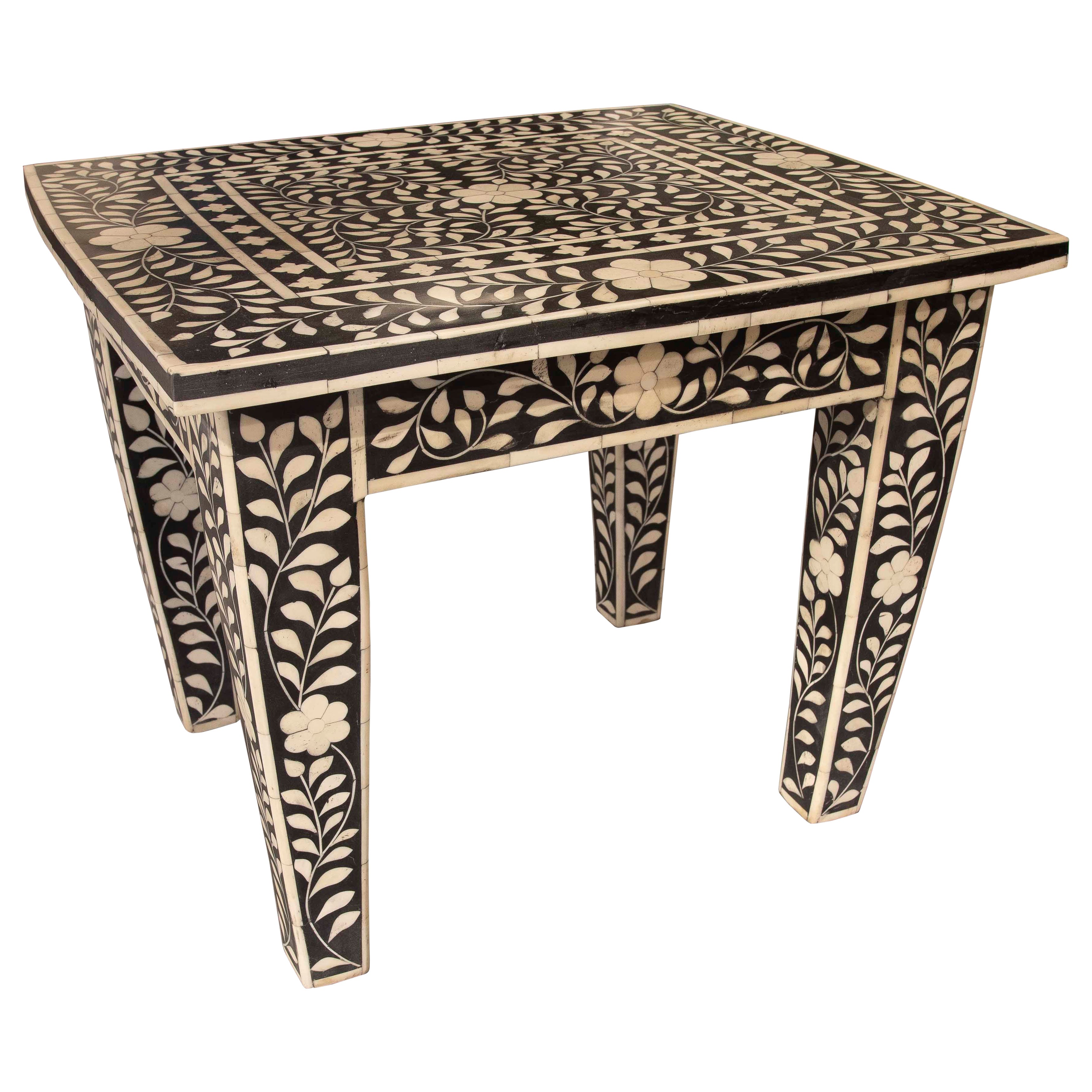 Table d'appoint des années 1990 avec incrustation de motifs floraux