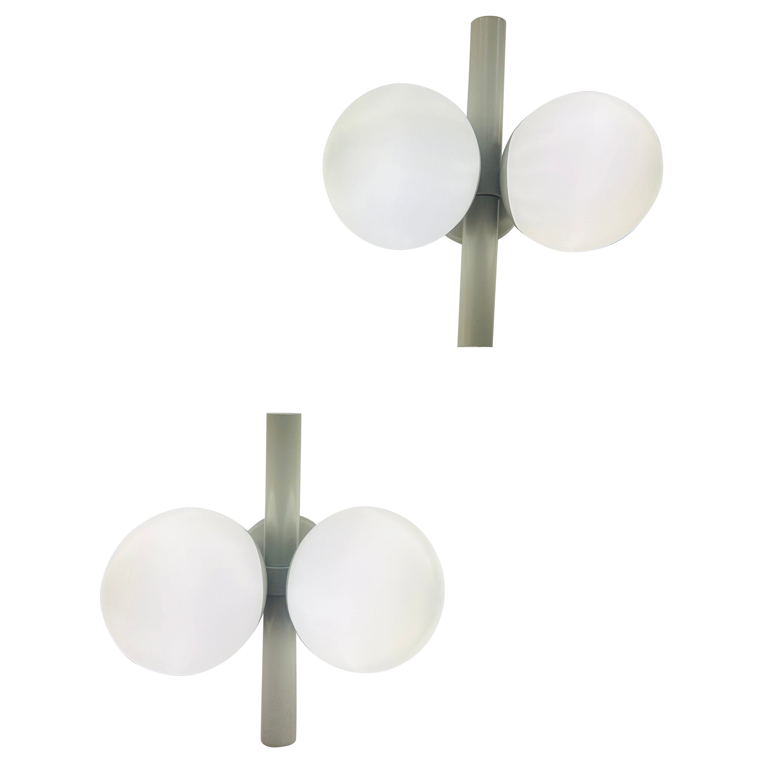 Paar deutsche Kaiser Leuchten Opaline Globe Wall Lights oder Sconces aus den 1960er Jahren
