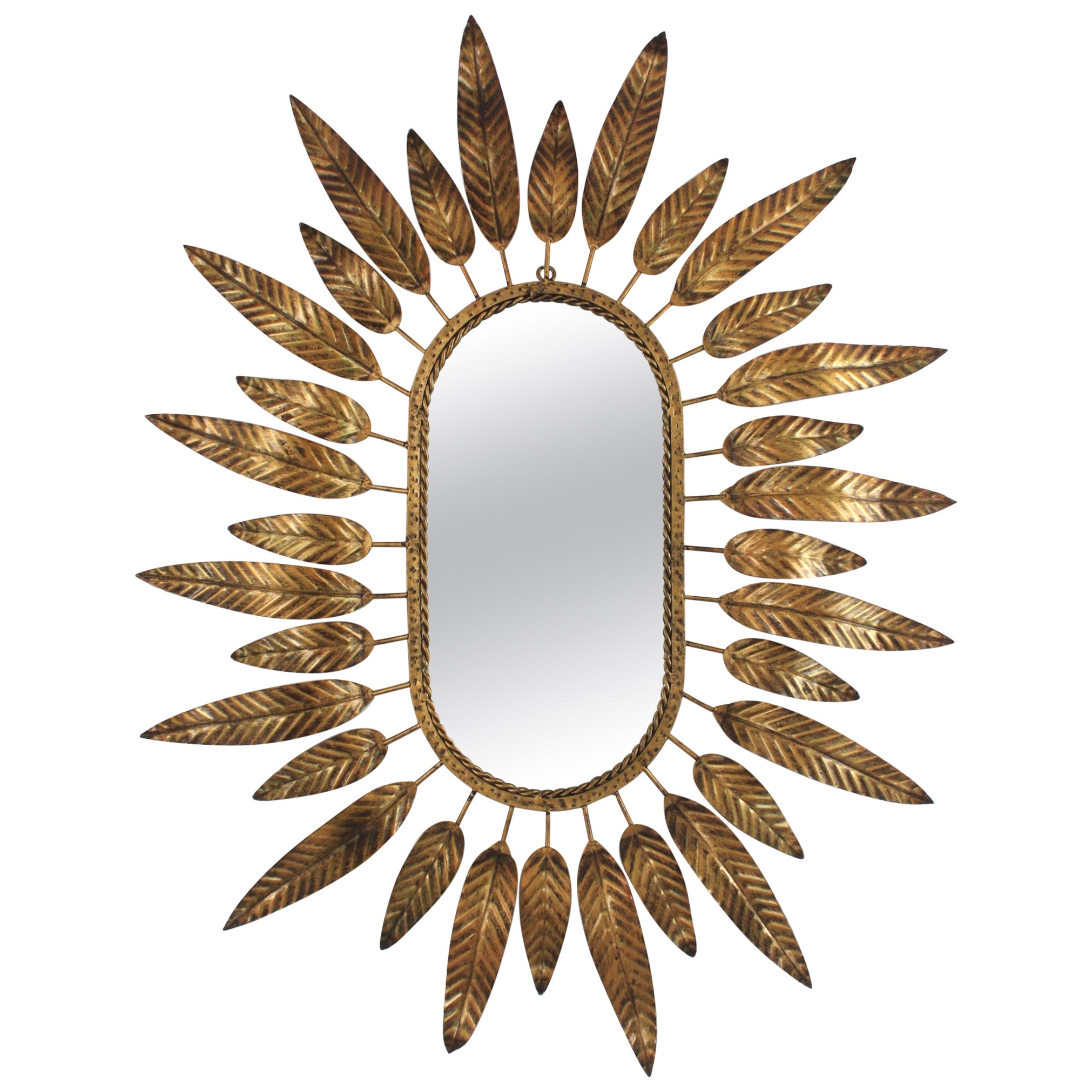 Espejo oval Sunburst de metal dorado con marco de follaje
