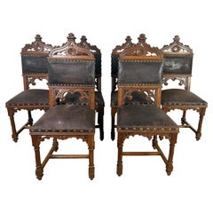 Conjunto de seis sillas de comedor de cuero de estilo gótico del siglo XIX