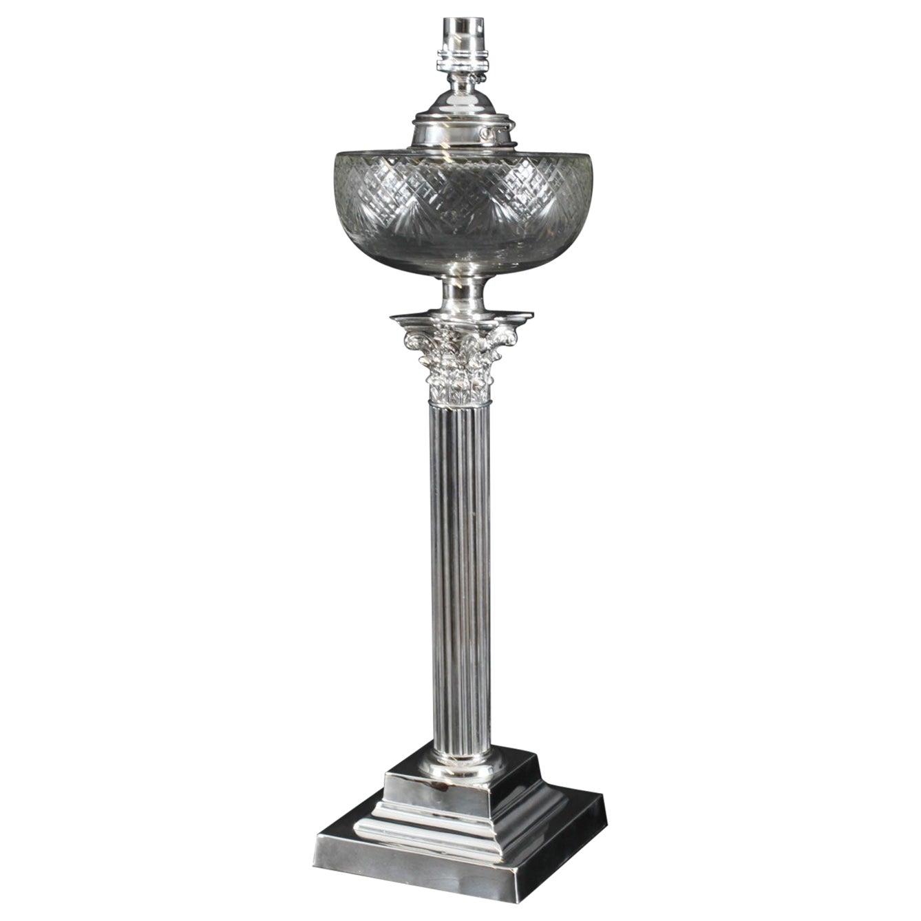 Antigua Lámpara de Mesa de Columna Corintia Victoriana Grande Plateada Siglo XIX