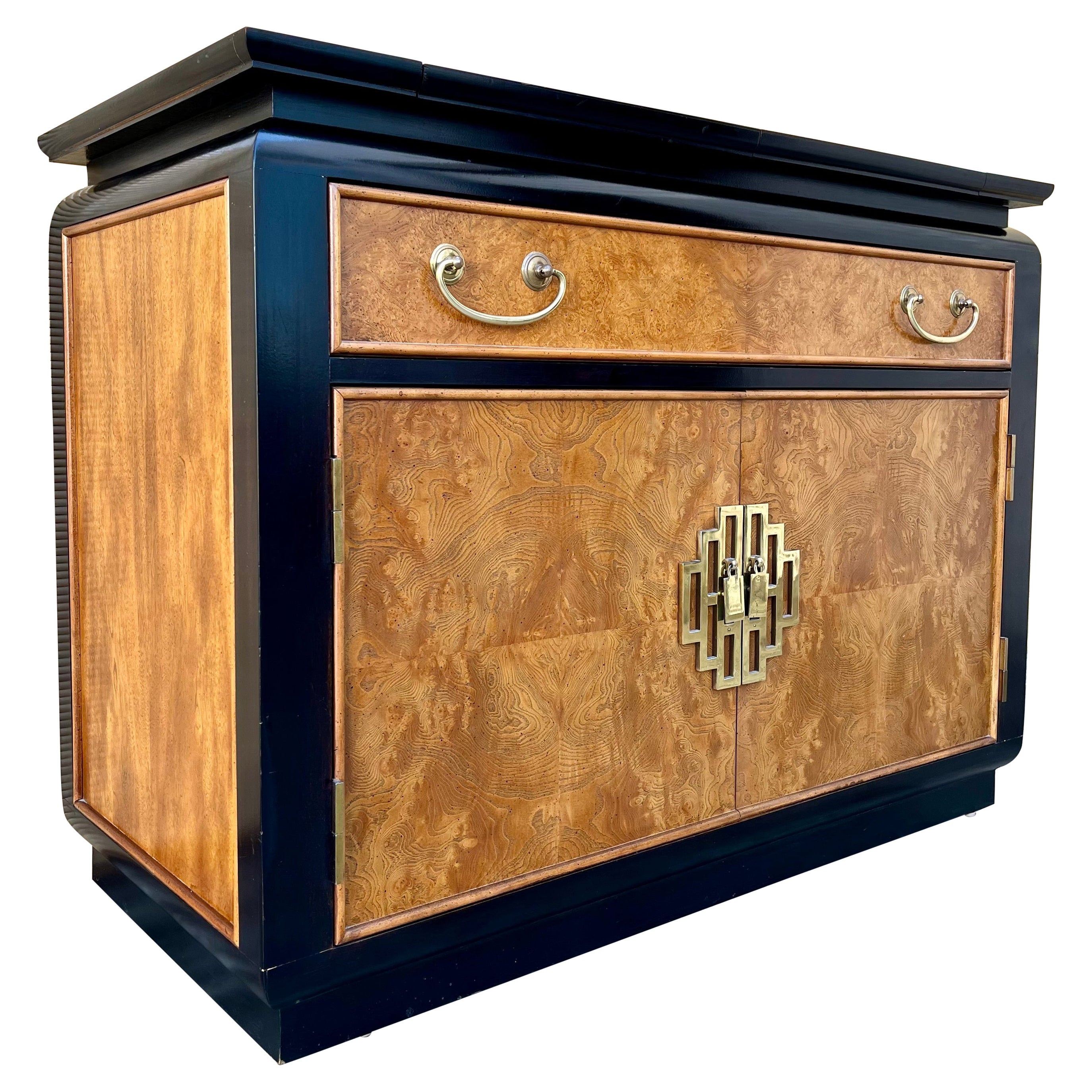 Service Chinoiserie Chin Hua de Raymond Sobota pour Century Furniture. Circa 1960s