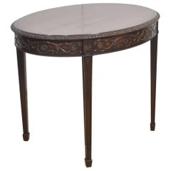 Mesa auxiliar de caoba tallada