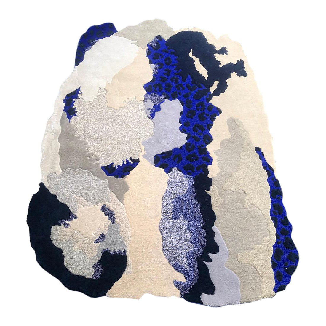 Tapis Nocturne Terrain de forme organique avec des couleurs de gris et de bleu