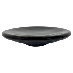 Bol postmoderne en verre soufflé noir fait à la main, années 1980