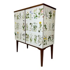 Mobile svedese degli anni '50 con illustrazioni di Nordens Flora