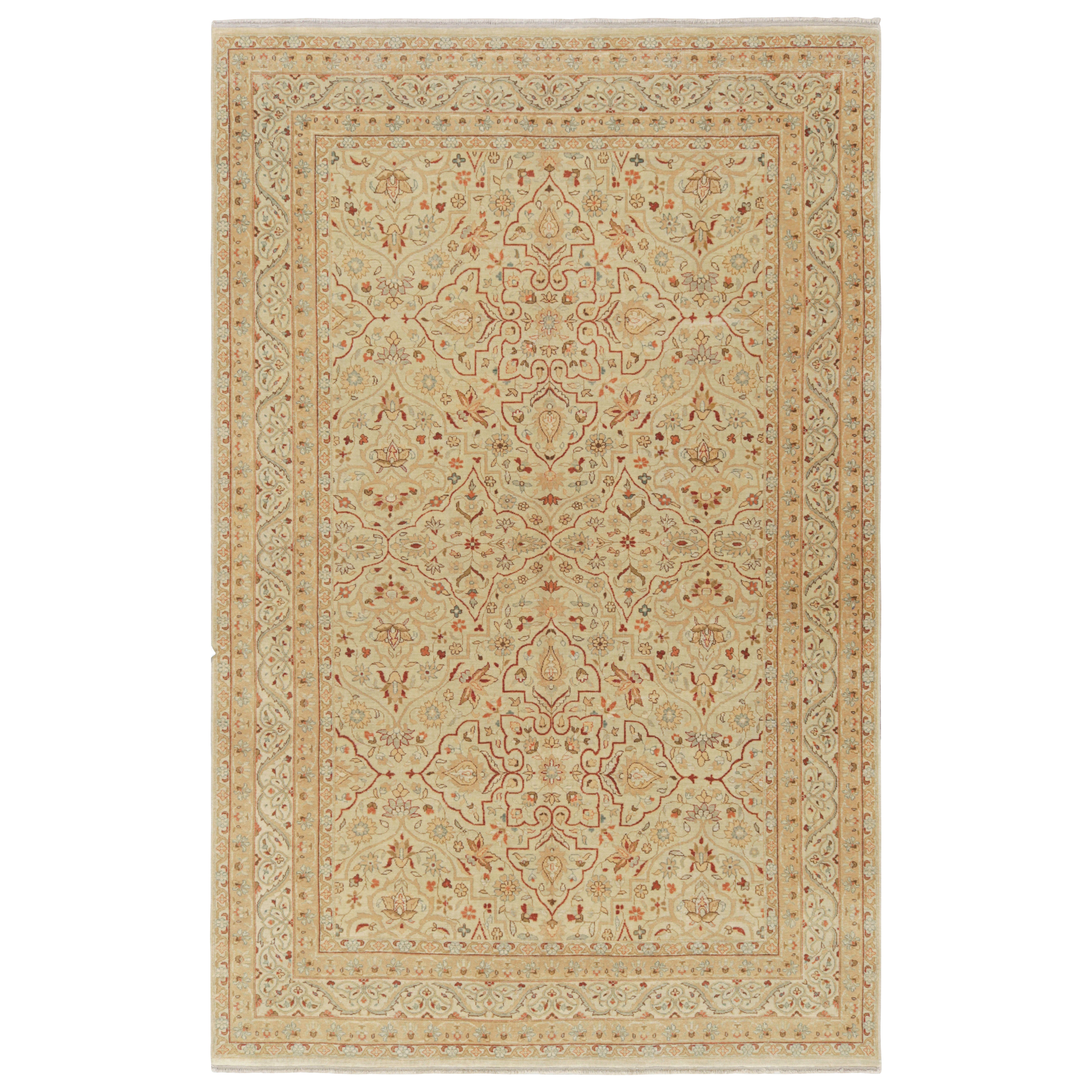 Rug & Kilim's Tabriz Style Teppich in Creme und Rot mit floralen Mustern