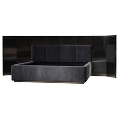Gepolstertes Kopfteilbett aus Stahl, von Studio Balestra