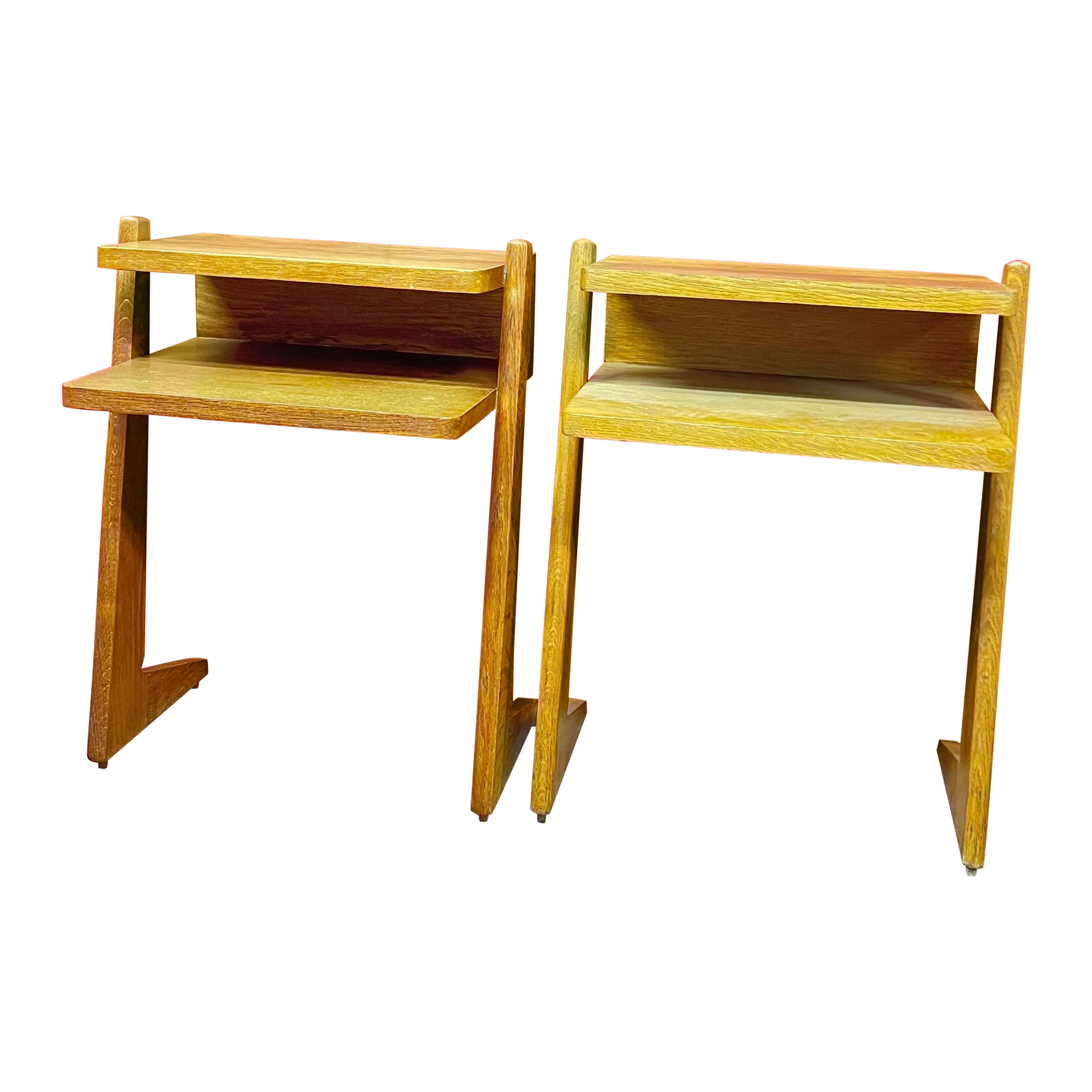 Paire de tables de chevet Guillerme et Chambron en chêne massif