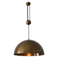 Große und elegante Mid-Century-Pendelleuchte aus Messing mit Gegengewicht aus Messing von Florian Schulz