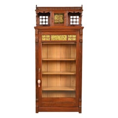 Bibliothèque victorienne ancienne en noyer sculpté, style Herter Brothers, années 1880