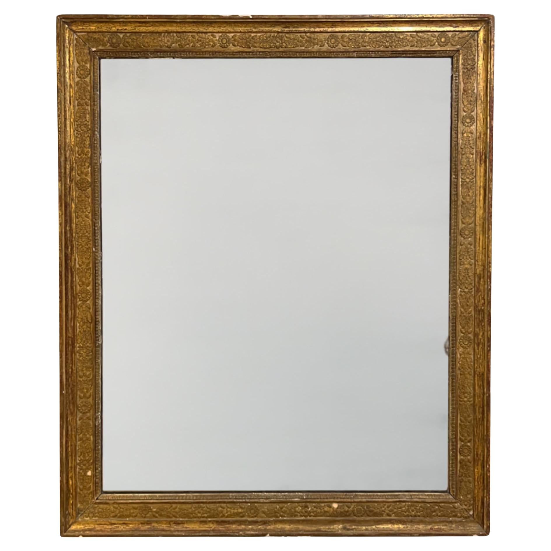 Grande specchio da parete francese del XIX secolo in legno dorato con dettaglio a ghianda