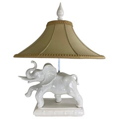 Mitte des Jahrhunderts überdimensioniert  Italienische Blanc de Chin-Elefantenlampe aus Keramik
