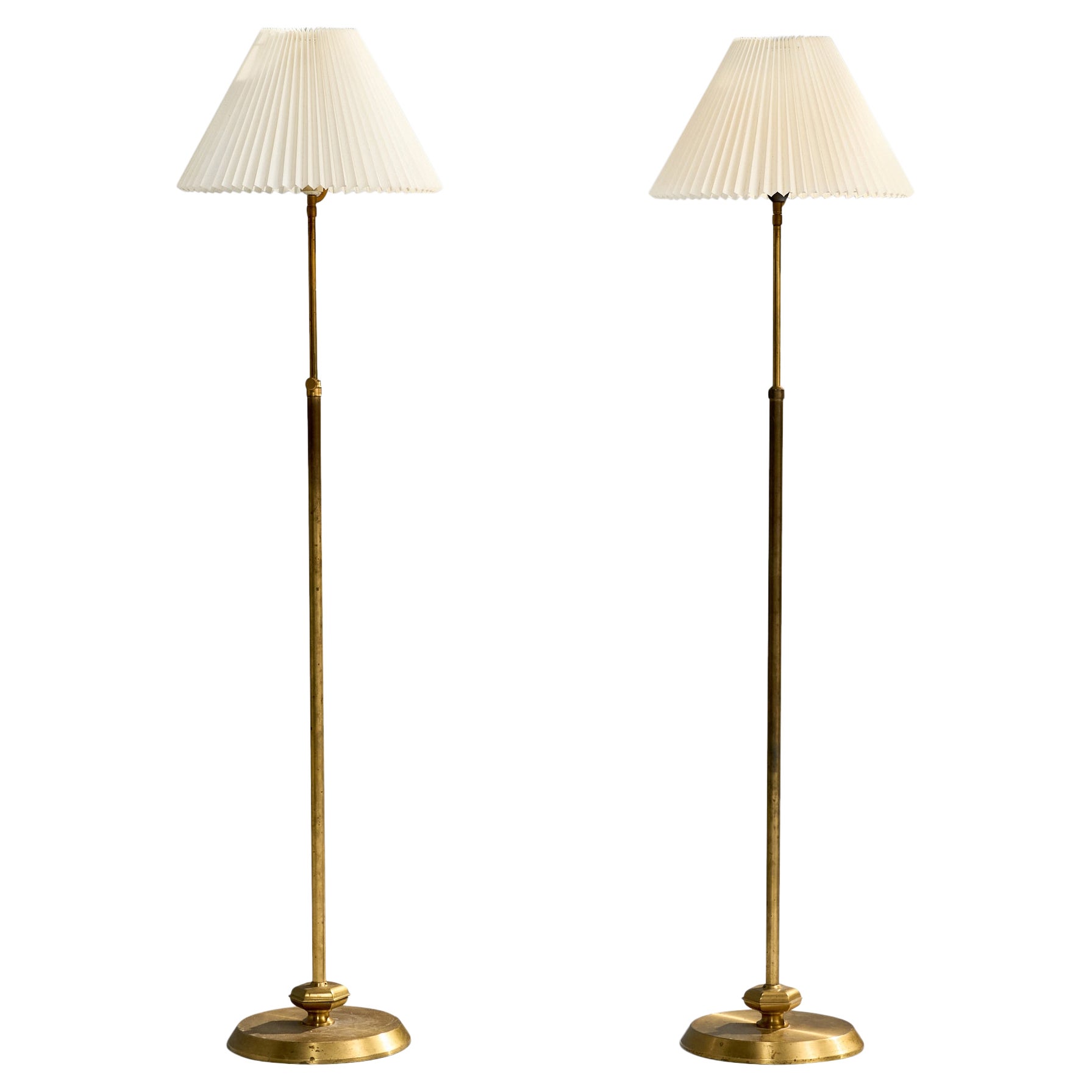 Designer suédois, lampadaires, laiton, papier, Suède, années 1940