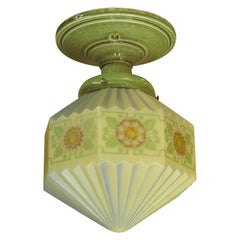 Globo meravigliosamente dipinto su un montatore di porcellana verde vintage