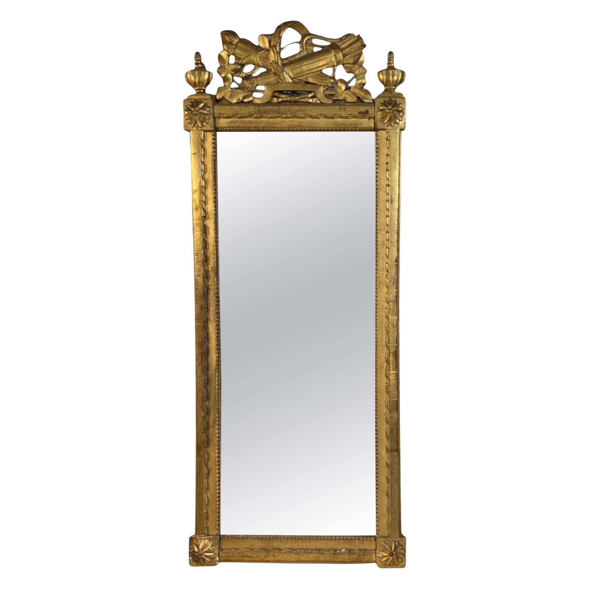 Miroir Louis XVI du 18ème siècle avec sculpture néoclassique en vente